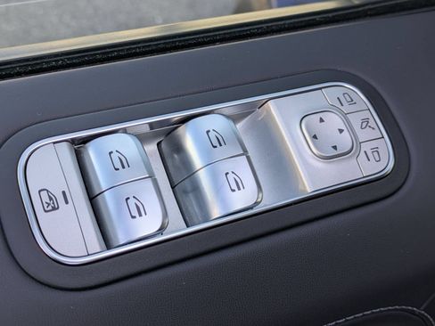 Used 2025 Mercedes-Benz G 550 image 12