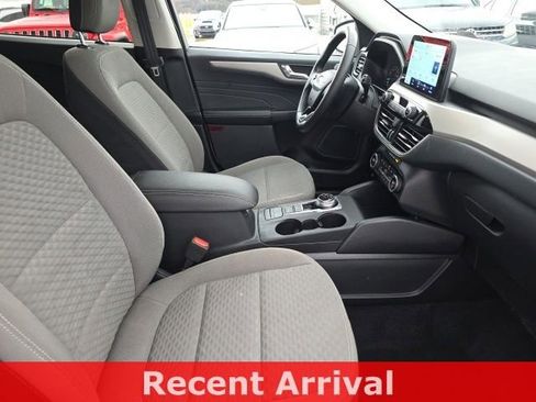 Used 2021 Ford Escape SE w/ SE Sport Appearance Package image 15