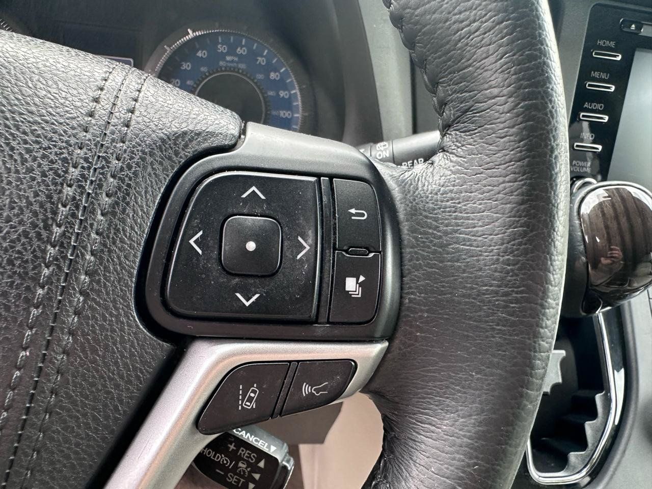 Used 2018 Toyota Sienna XLE FWD image 23