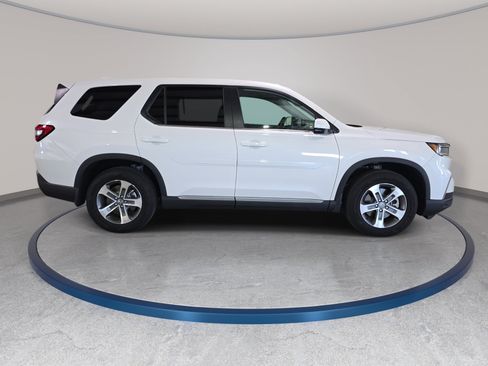 Certified 2025 Honda Pilot EX-L image 5