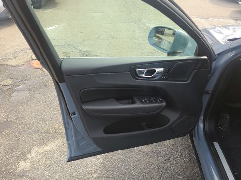 Used 2023 Volvo XC60 B5 Ultimate image 15