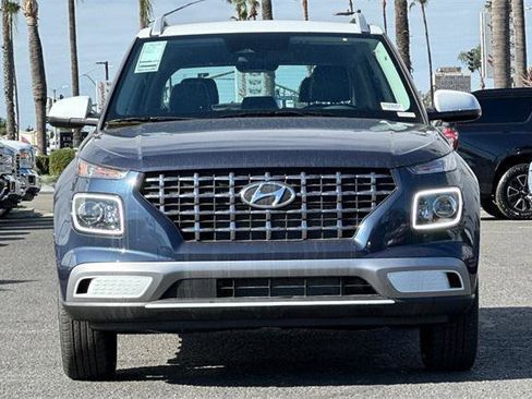New 2025 Hyundai Venue Limited image 8