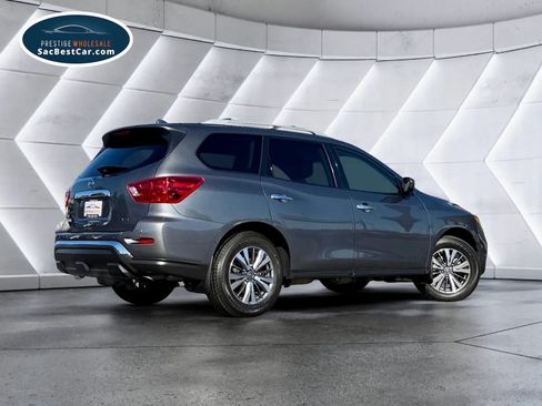Used 2020 Nissan Pathfinder S image 8