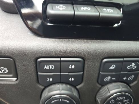 Used 2024 Chevrolet Silverado 1500 High Country image 19