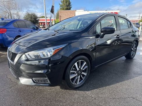 Used 2021 Nissan Versa SV image 2
