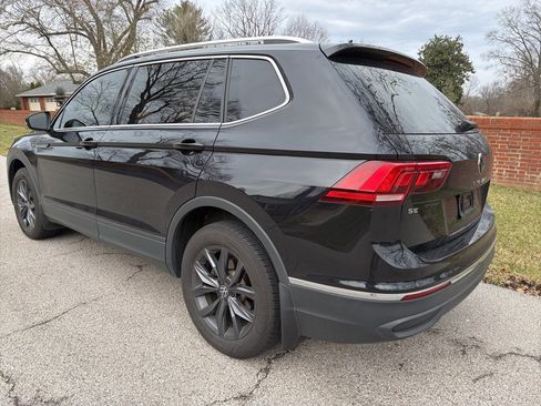 Used 2022 Volkswagen Tiguan SE w/ Panoramic Sunroof Package image 5