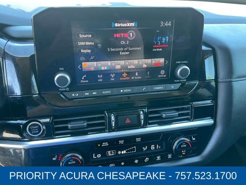 Used 2024 Nissan Pathfinder SV FWD image 18