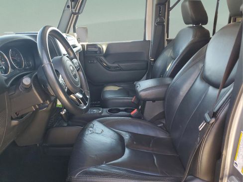 Used 2015 Jeep Wrangler Unlimited Sahara AWD/4WD image 14
