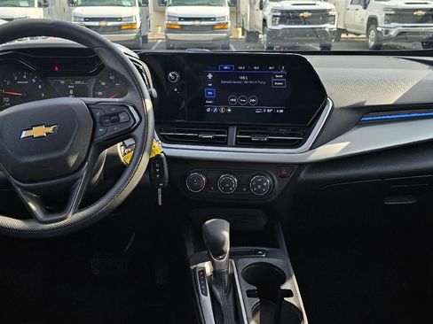 Used 2024 Chevrolet Trax LS w/ LS Convenience Package FWD image 12