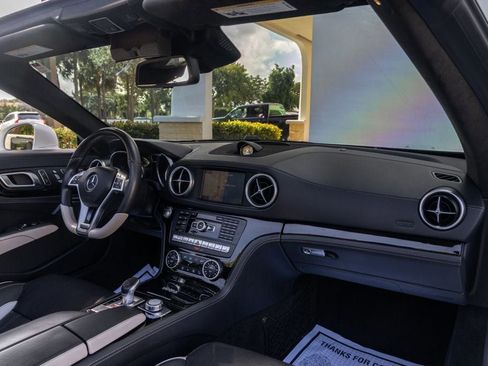 Used 2015 Mercedes-Benz SL 550 image 23