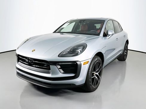 Certified 2025 Porsche Macan AWD/4WD image 1