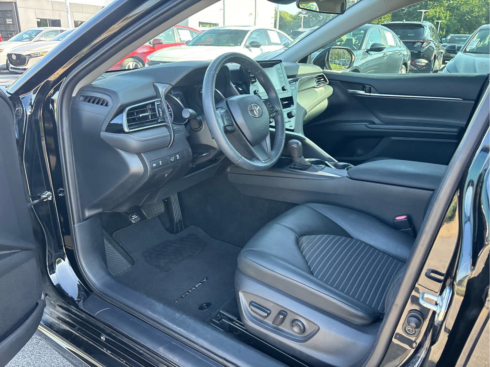Used 2021 Toyota Camry SE FWD image 6