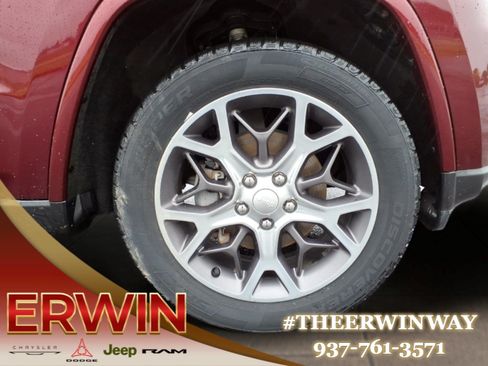 Used 2018 Jeep Grand Cherokee Limited AWD/4WD image 9