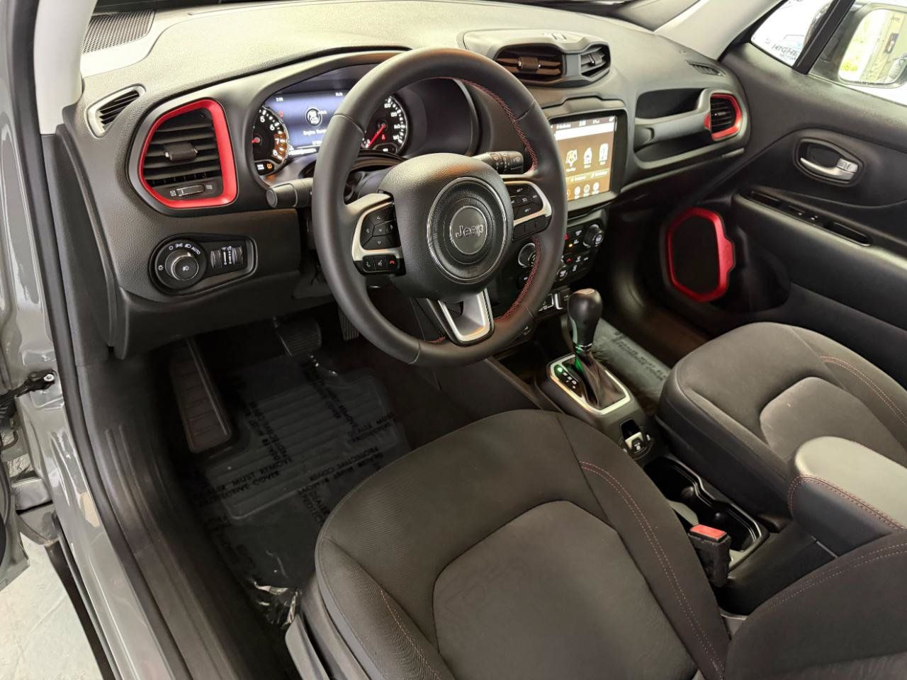 Used 2023 Jeep Renegade Trailhawk AWD/4WD image 14