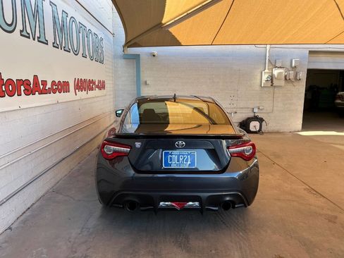 Used 2017 Toyota 86 image 4