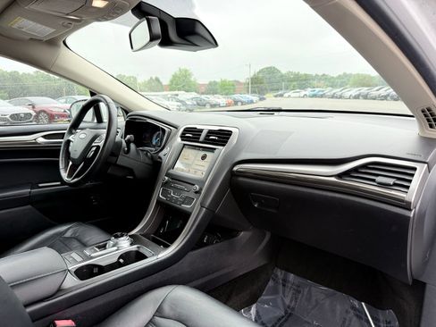 Used 2018 Ford Fusion SE w/ Equipment Group 602A FWD image 27