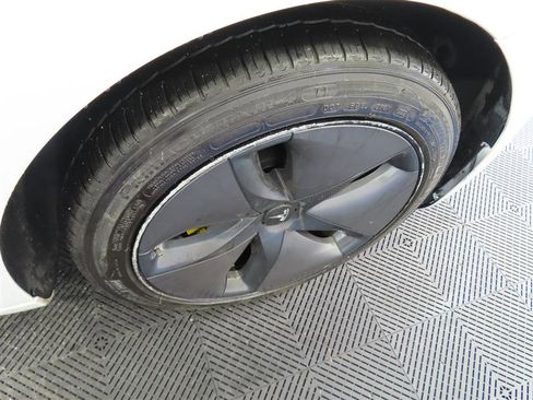 Used 2018 Tesla Model 3 Long Range image 9