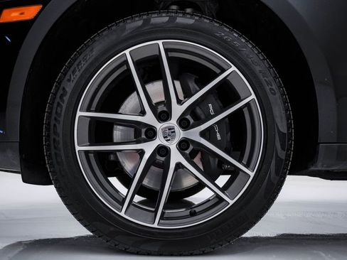 Certified 2025 Porsche Macan image 10