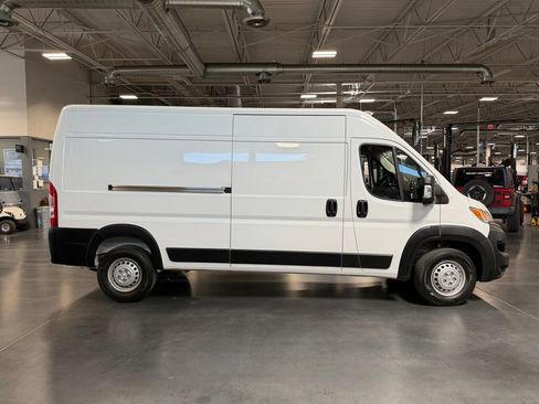 Used 2026 RAM ProMaster 2500 w/ Convenience Group FWD image 4