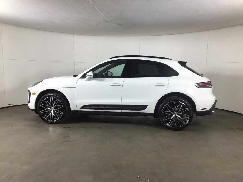 Certified 2026 Porsche Macan AWD/4WD image 2