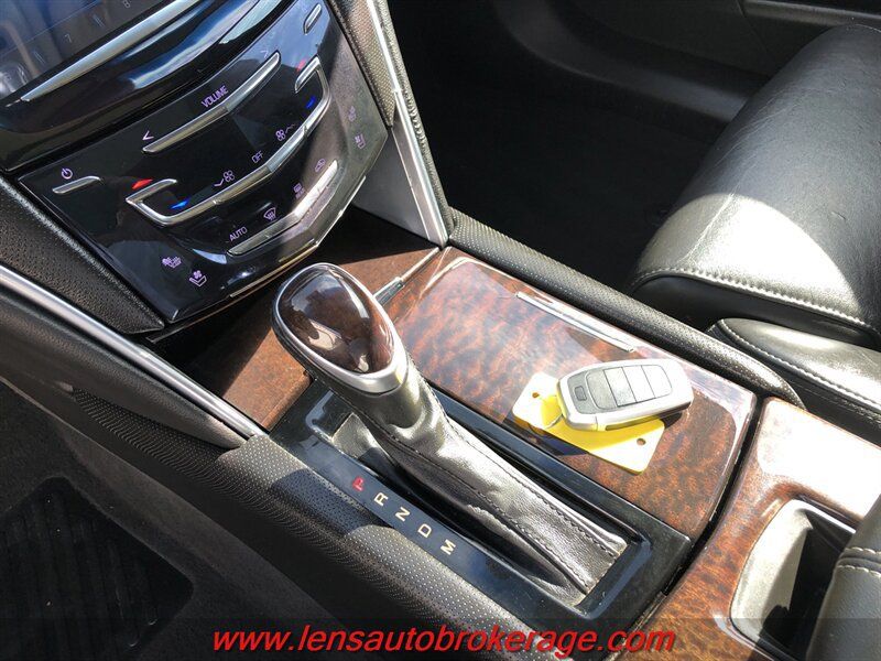 Used 2013 Cadillac XTS Premium FWD image 13