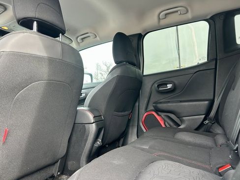 Used 2018 Jeep Renegade Trailhawk w/ Cold Weather Group II image 29