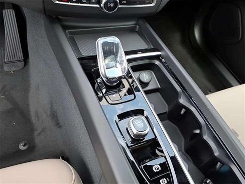 New 2026 Volvo XC60 B5 Plus w/ Protection Package Premier AWD/4WD image 21