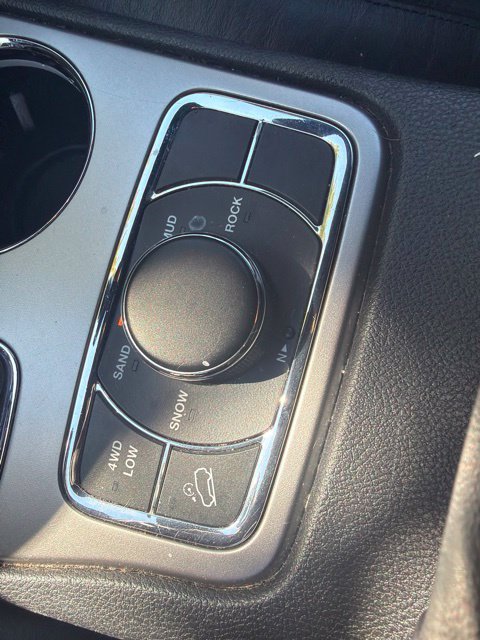 Used 2018 Jeep Grand Cherokee Limited AWD/4WD image 16