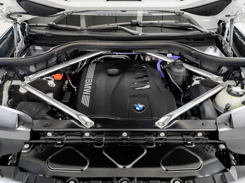 Used 2025 BMW X7 xDrive40i w/ M Sport Package image 54