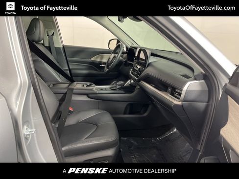 Used 2024 Toyota Grand Highlander Limited image 7