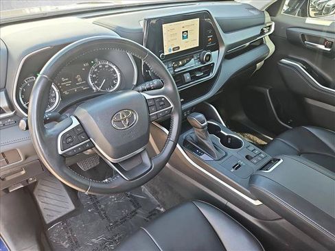 Used 2023 Toyota Highlander XLE FWD image 13
