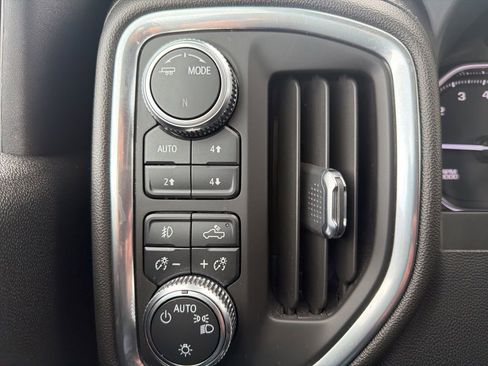 Used 2022 GMC Sierra 3500 SLE w/ SLE Convenience Package AWD/4WD image 16