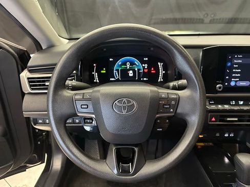 Used 2025 Toyota Camry LE FWD image 25