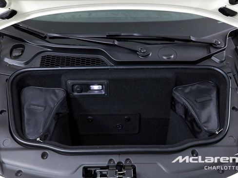 Used 2022 Lamborghini Huracan EVO image 17