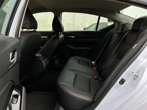 Used 2025 Nissan Altima 2.5 SR image 12