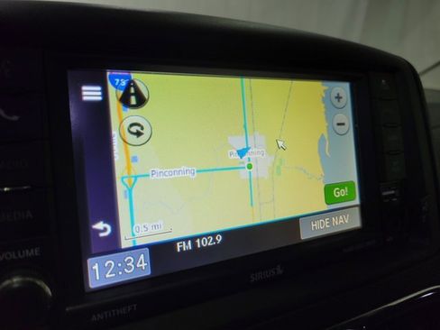 Used 2016 Chrysler Town & Country Touring image 9