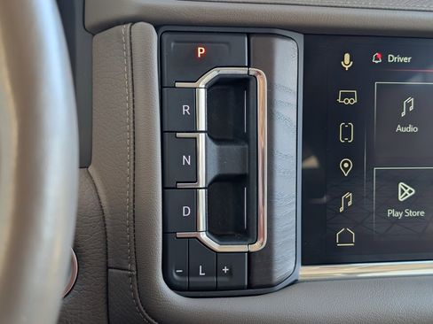 Used 2023 GMC Yukon Denali w/ Advanced Technology Package image 15