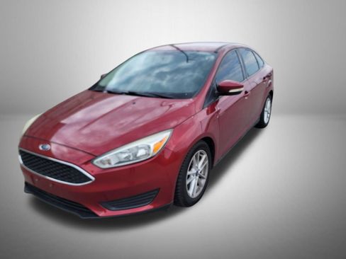 Used 2015 Ford Focus SE FWD image 1