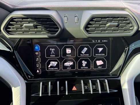 Used 2021 Lamborghini Urus AWD/4WD image 42