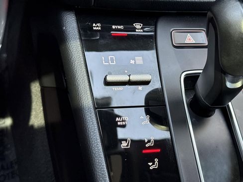 Used 2022 Porsche Macan image 14