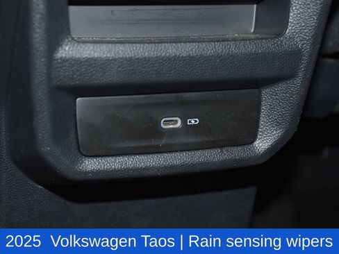 Used 2025 Volkswagen Taos SE FWD image 27