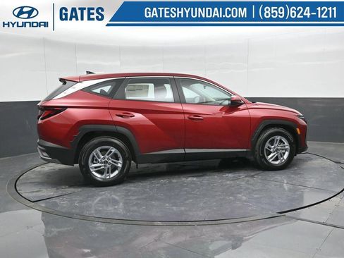 New 2025 Hyundai Tucson SE image 3