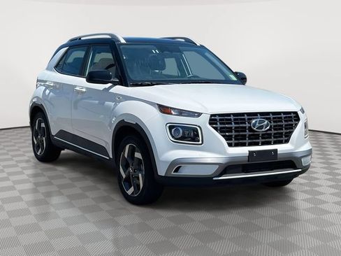 Used 2025 Hyundai Venue Limited FWD image 4