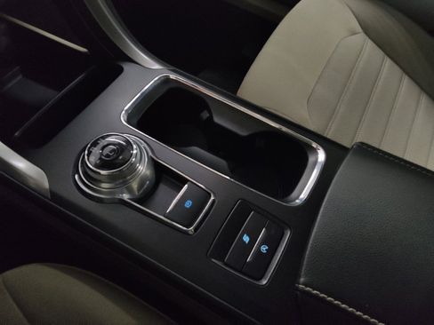 Used 2020 Ford Fusion SE image 26