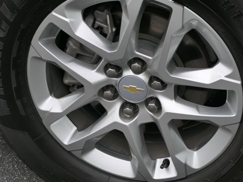 Used 2021 Chevrolet Traverse LS FWD image 11