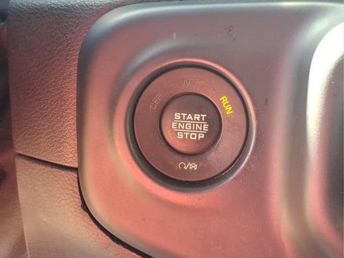 Used 2020 Jeep Wrangler Unlimited Sahara AWD/4WD image 12