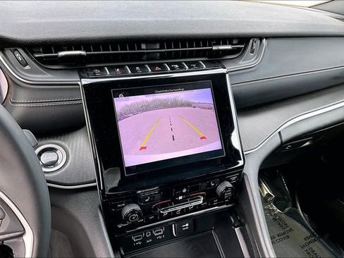 Used 2024 Jeep Grand Cherokee L Laredo image 13