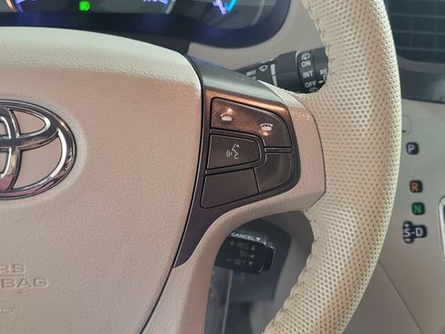 Used 2014 Toyota Sienna XLE FWD image 18