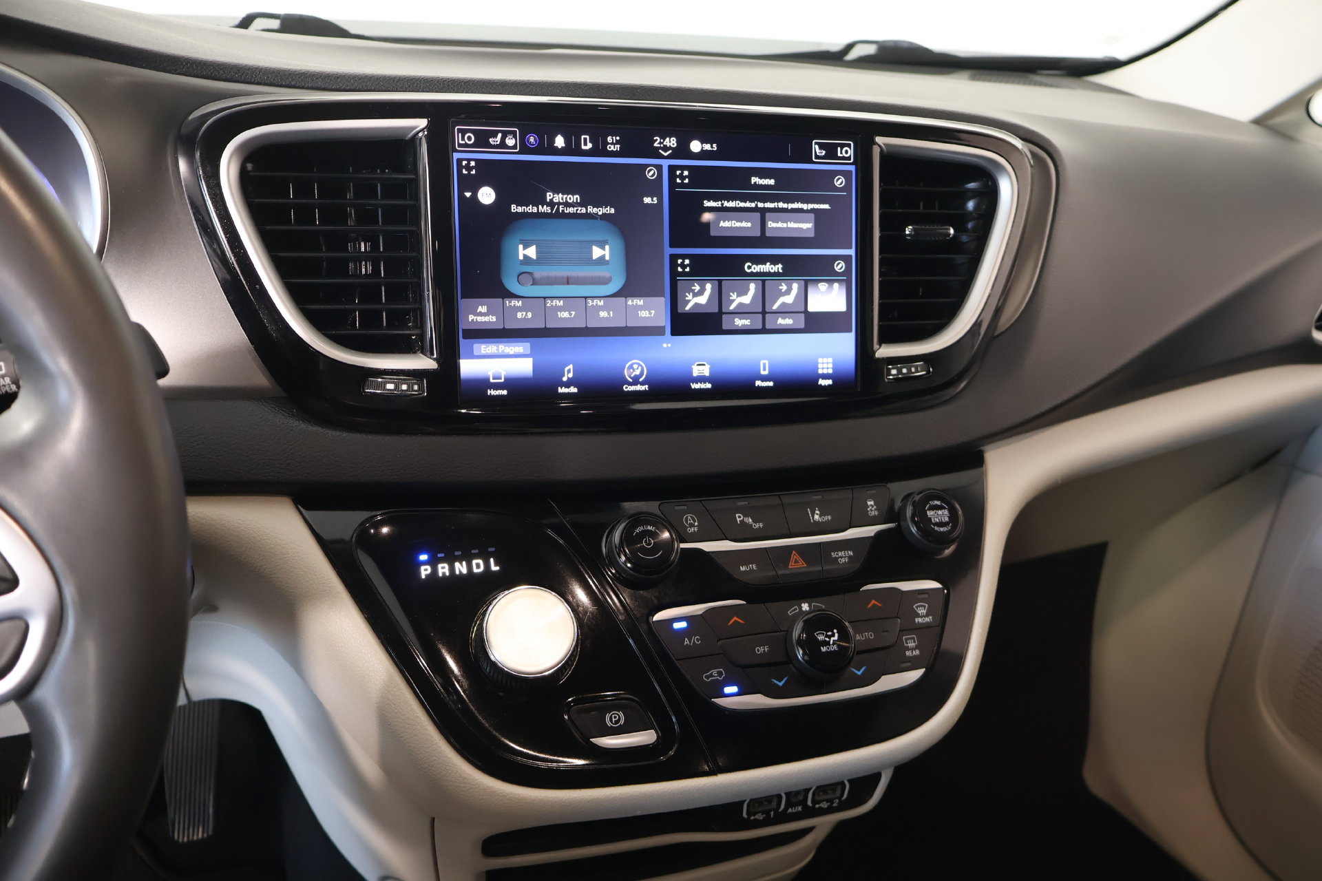 Used 2023 Chrysler Pacifica Touring-L FWD image 5