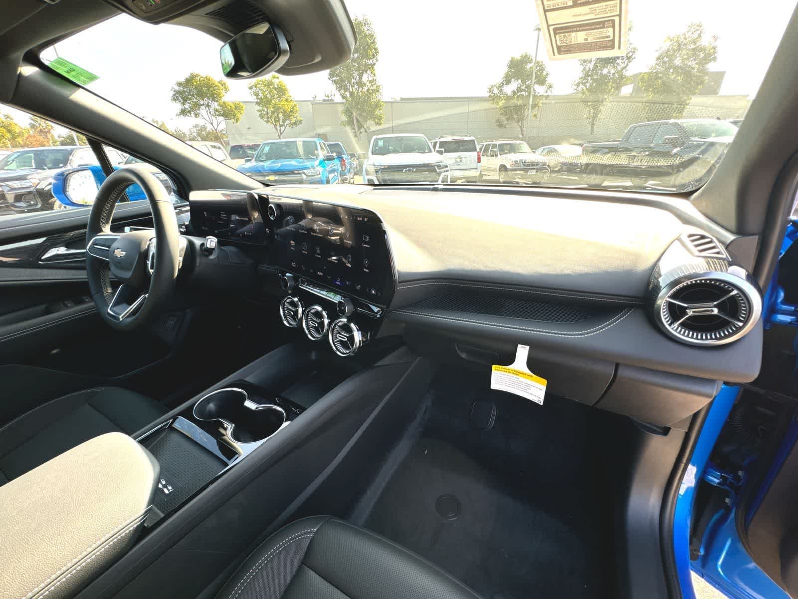 Used 2025 Chevrolet Blazer EV LT AWD/4WD image 24
